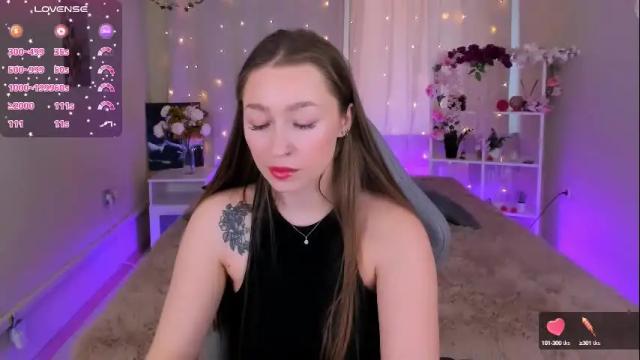 Image 2 of fleurs_de_cerisier Stream on Chaturbate on 2 days ago