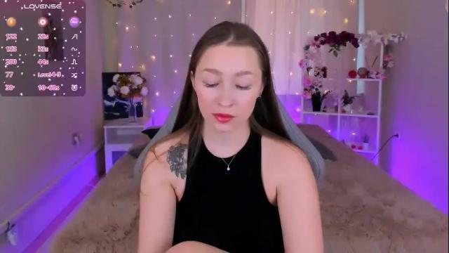 Image 3 of fleurs_de_cerisier Stream on Chaturbate on 2 days ago