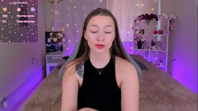 Image 4 of fleurs_de_cerisier Stream on Chaturbate on 2 days ago