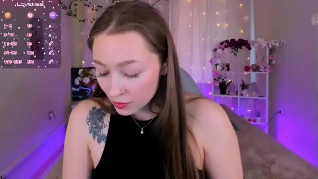 Image 8 of fleurs_de_cerisier Stream on Chaturbate on 2 days ago