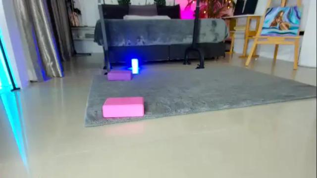 Image 2 of flexy_cat Stream on Chaturbate on 9 days ago
