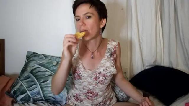 Image 2 of flickertwist Stream on Chaturbate on 16 months ago