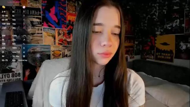 Image 3 of flirtykitty_ Stream on Chaturbate on 1 month ago