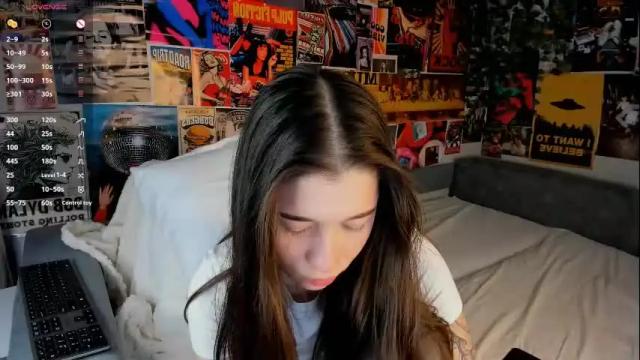 Image 3 of flirtykitty_ Stream on Chaturbate on 1 month ago