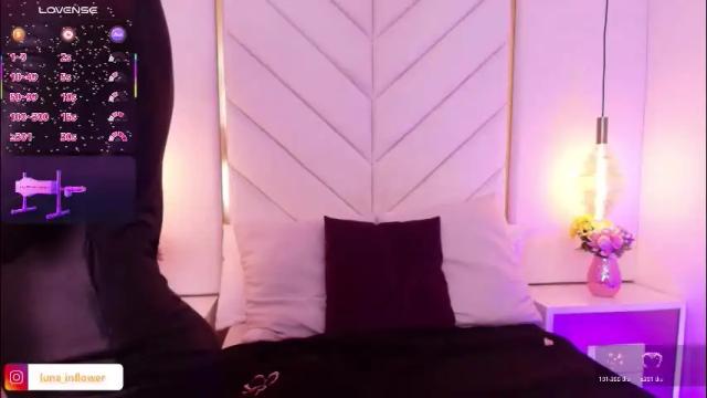 Image 3 of flor_deluna Stream on Chaturbate on 2 months ago