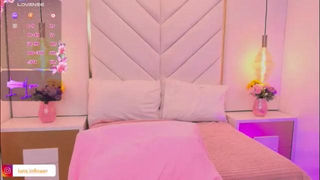 Image 10 of flor_deluna Stream on Chaturbate on 1 month ago