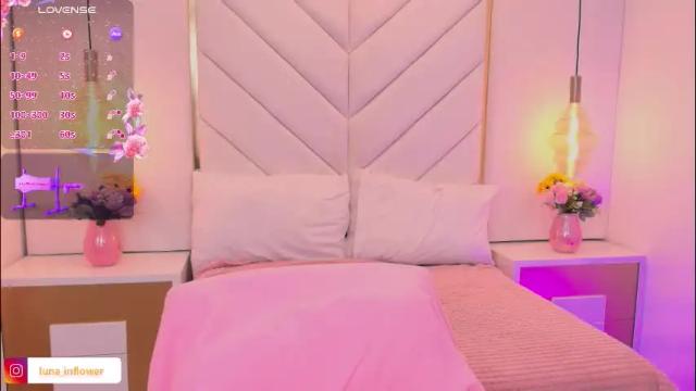 Image 11 of flor_deluna Stream on Chaturbate on 1 month ago