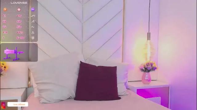 Image 3 of flor_deluna Stream on Chaturbate on 1 month ago