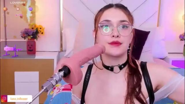 Image 11 of flor_deluna Stream on Chaturbate on 2 days ago