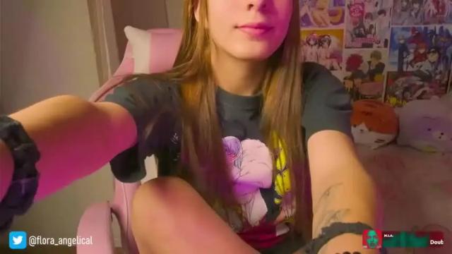 Image 2 of flora_angelical Stream on Chaturbate on 13 months ago