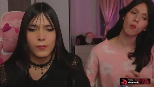 Image 2 of flora_angelical Stream on Chaturbate on 2 months ago