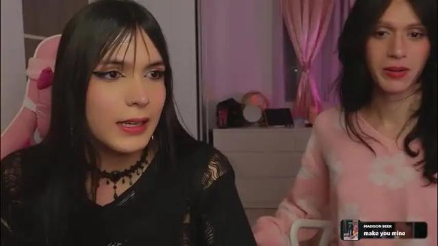 Image 4 of flora_angelical Stream on Chaturbate on 2 months ago