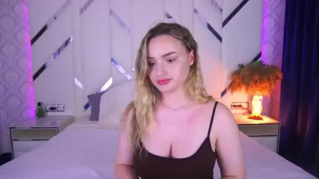 Image 8 of floragreys Stream on Chaturbate on 20 days ago