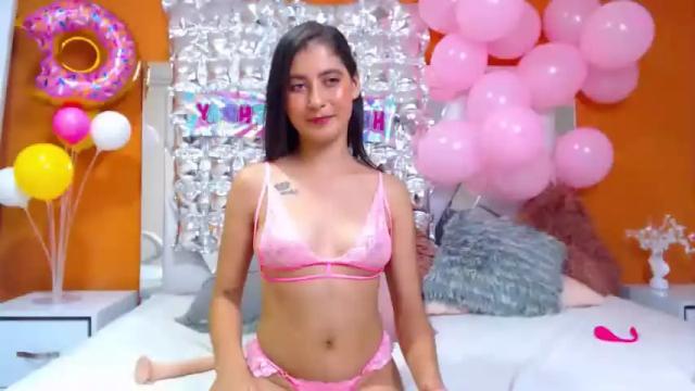 Image 2 of florecita_sans Stream on Chaturbate on 15 months ago