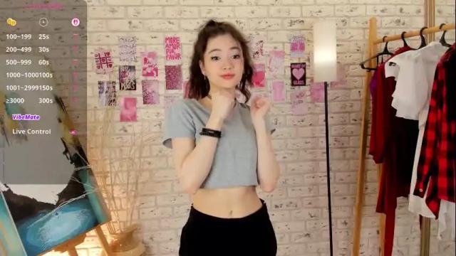 Image 3 of florenceestey Stream on Chaturbate on 1 month ago