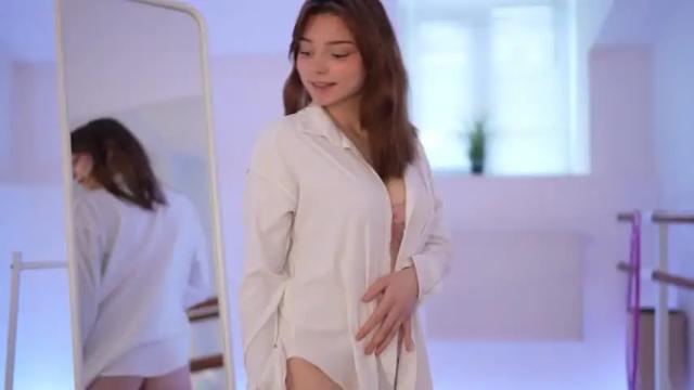 Image 12 of floret_joy Stream on Chaturbate on 14 months ago