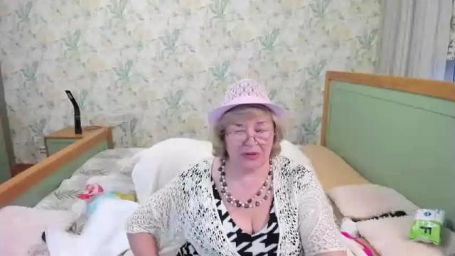 Image 3 of flowerlover8 Stream on Chaturbate on 12 months ago
