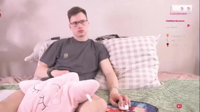 Image 10 of fluffy_hat Stream on Chaturbate on 9 months ago