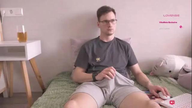 Image 7 of fluffy_hat Stream on Chaturbate on 9 months ago