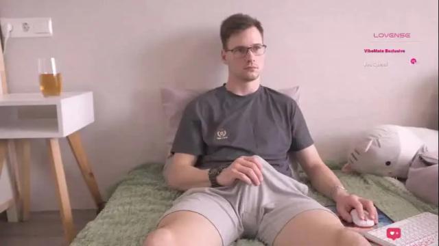 Image 8 of fluffy_hat Stream on Chaturbate on 9 months ago