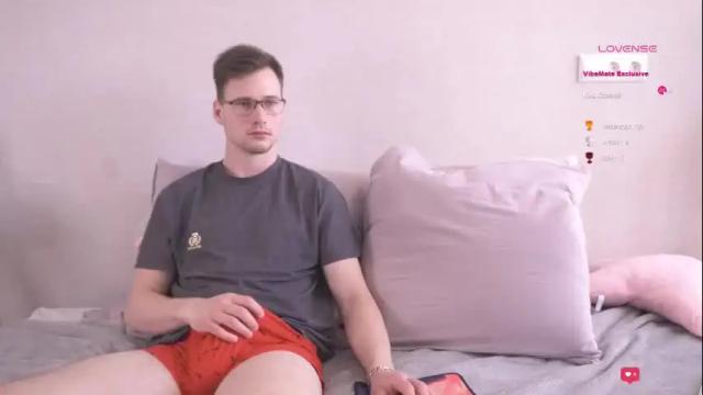 Image 6 of fluffy_hat Stream on Chaturbate on 8 months ago