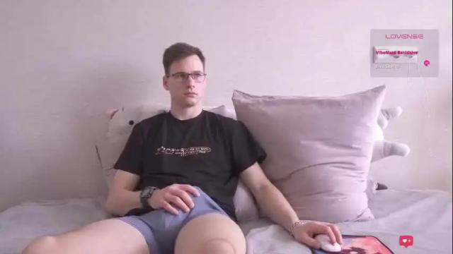 Image 2 of fluffy_hat Stream on Chaturbate on 8 months ago