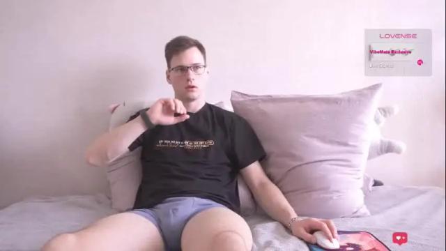 Image 4 of fluffy_hat Stream on Chaturbate on 8 months ago