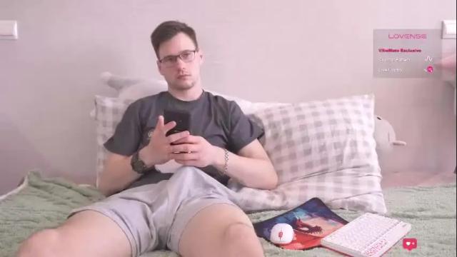 Image 3 of fluffy_hat Stream on Chaturbate on 8 months ago