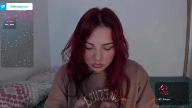 Image 7 of fluffybunnred Stream on Chaturbate on 15 months ago