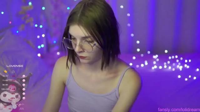 Image 12 of fluffyellie Stream on Chaturbate on 15 months ago