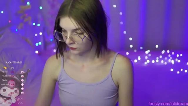 Image 4 of fluffyellie Stream on Chaturbate on 15 months ago