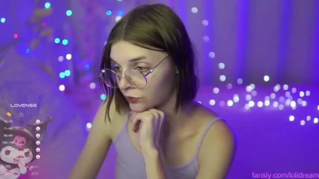 Image 6 of fluffyellie Stream on Chaturbate on 15 months ago