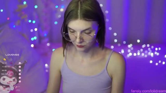 Image 7 of fluffyellie Stream on Chaturbate on 15 months ago