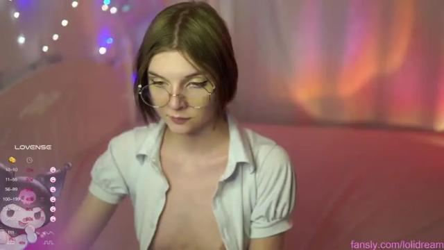 Image 2 of fluffyellie Stream on Chaturbate on 13 months ago