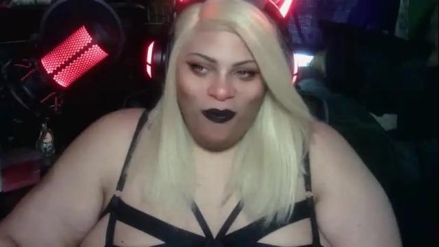 Image 2 of fluffyheartstopper Stream on Chaturbate on 1 month ago