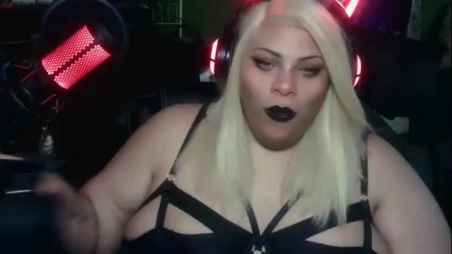 Image 3 of fluffyheartstopper Stream on Chaturbate on 1 month ago