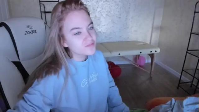Image 2 of fluffyyummybuns Stream on Chaturbate on 3 months ago