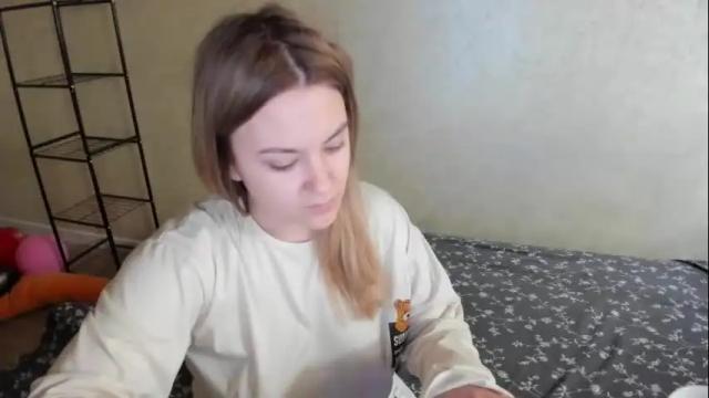 Image 2 of fluffyyummybuns Stream on Chaturbate on 3 months ago