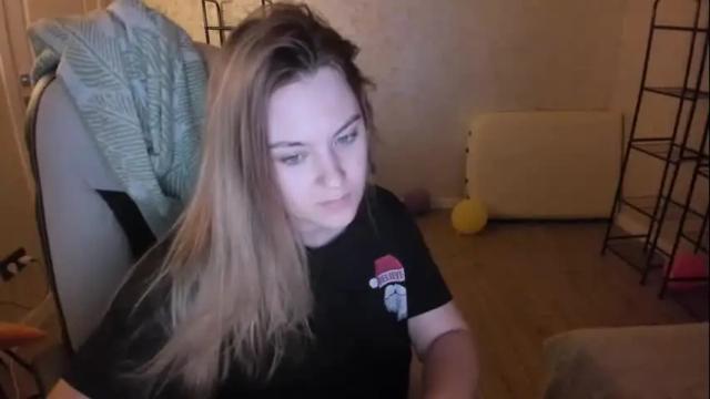 Image 2 of fluffyyummybuns Stream on Chaturbate on 2 months ago