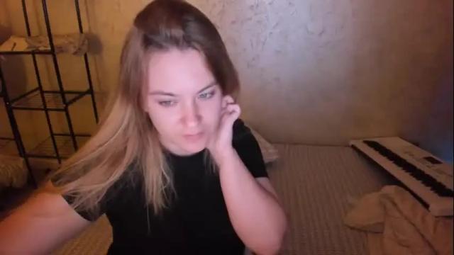 Image 2 of fluffyyummybuns Stream on Chaturbate on 1 month ago