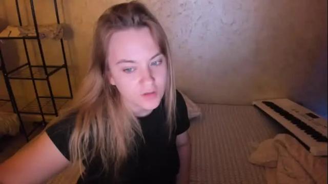 Image 4 of fluffyyummybuns Stream on Chaturbate on 1 month ago
