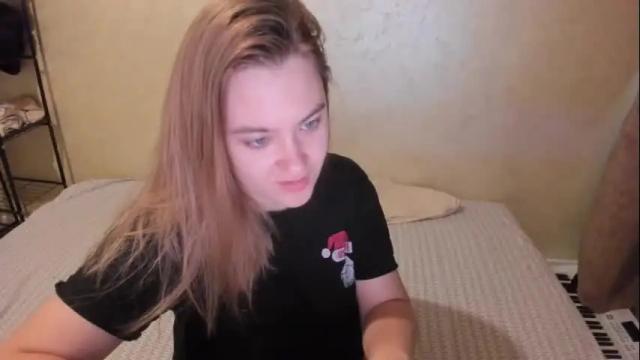 Image 2 of fluffyyummybuns Stream on Chaturbate on 1 month ago
