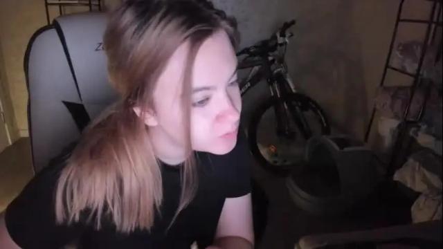 Image 2 of fluffyyummybuns Stream on Chaturbate on 1 month ago