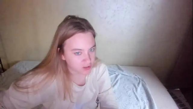 Image 2 of fluffyyummybuns Stream on Chaturbate on 1 month ago