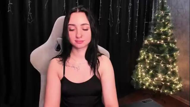 Image 4 of flufyfoxx Stream on Chaturbate on 21 days ago