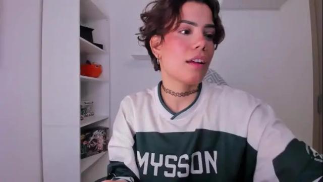 Image 3 of fly2day Stream on Chaturbate on 8 months ago