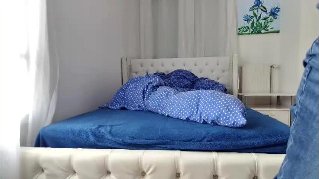 Image 3 of flymybutterfly Stream on Chaturbate on 27 days ago