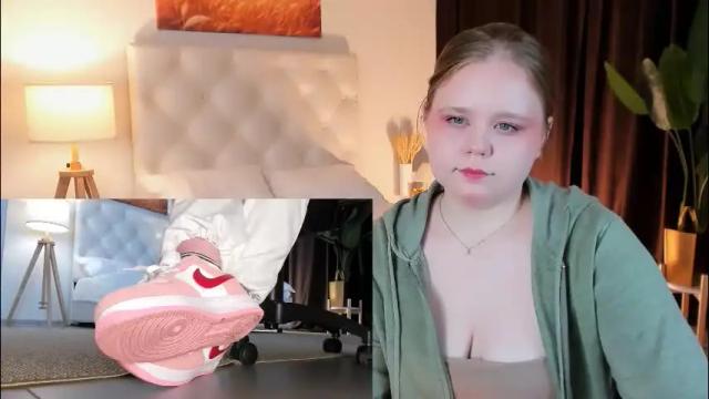 Image 2 of footfetish_baby Stream on Chaturbate on 2 months ago