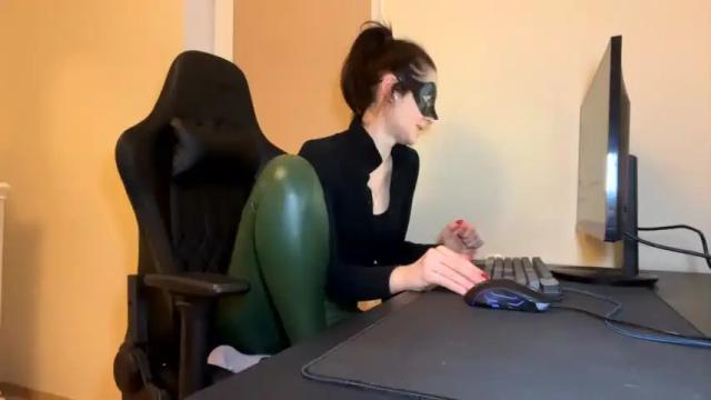 Image 7 of footgoddesslora Stream on Chaturbate on 16 months ago