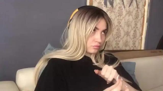 Image 4 of fourtunet Stream on Chaturbate on 19 months ago